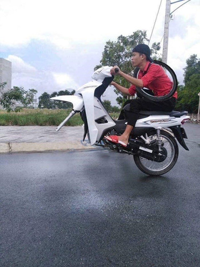 Hí hửng nhờ dân mạng ghép đuôi cho giống nam thần tiên cá, thanh niên nhận về thành phẩm sang chấn tâm lý