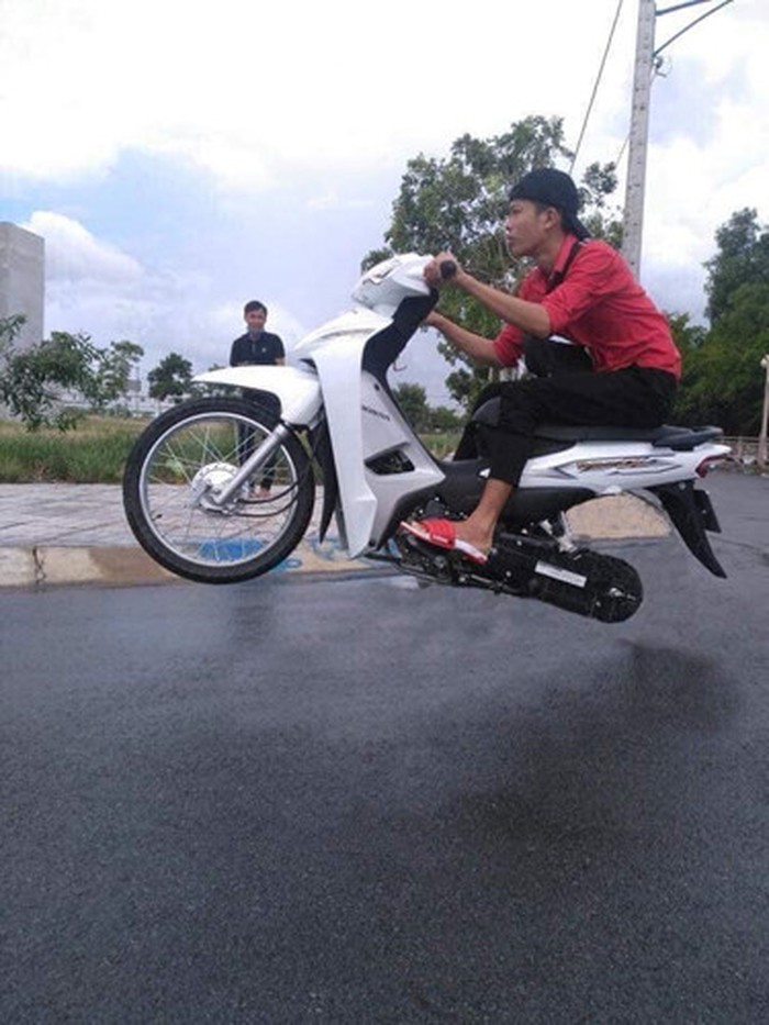 Hí hửng nhờ dân mạng ghép đuôi cho giống nam thần tiên cá, thanh niên nhận về thành phẩm sang chấn tâm lý