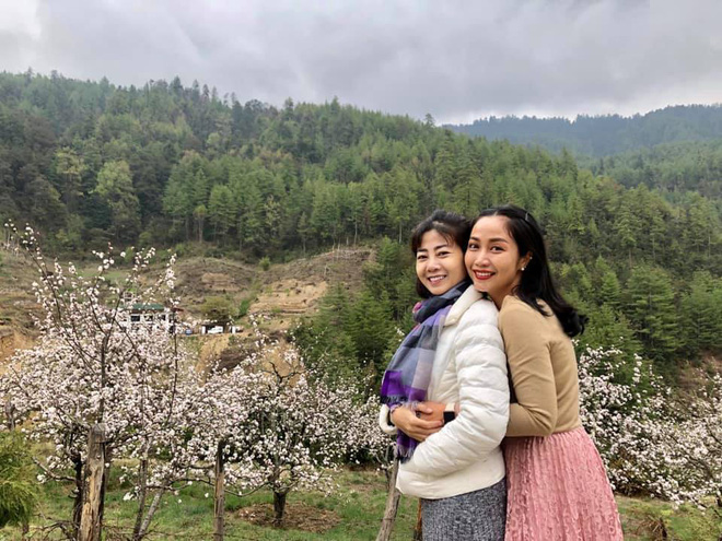 Tình bạn hoạn nạn có nhau của Vbiz: Người sẵn sàng cắm sổ đỏ vay tiền cho bạn làm phim, người hết lòng chăm sóc lúc bệnh tật! Tình bạn hoạn nạn có nhau của Vbiz: Người sẵn sàng cắm sổ đỏ vay tiền cho bạn làm phim, người hết lòng chăm sóc lúc bệnh tật!