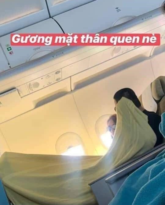 Rò rỉ hình ảnh Mỹ Tâm và Mai Tài Phến đi du lịch cùng nhau, thậm chí còn đắp chung chăn cực tình tứ trên máy bay