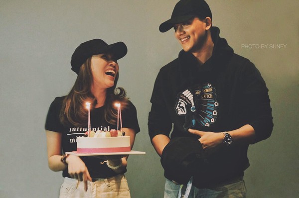 Rò rỉ hình ảnh Mỹ Tâm và Mai Tài Phến đi du lịch cùng nhau, thậm chí còn đắp chung chăn cực tình tứ trên máy bay