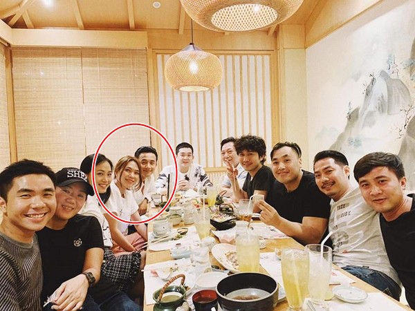 Rò rỉ hình ảnh Mỹ Tâm và Mai Tài Phến đi du lịch cùng nhau, thậm chí còn đắp chung chăn cực tình tứ trên máy bay