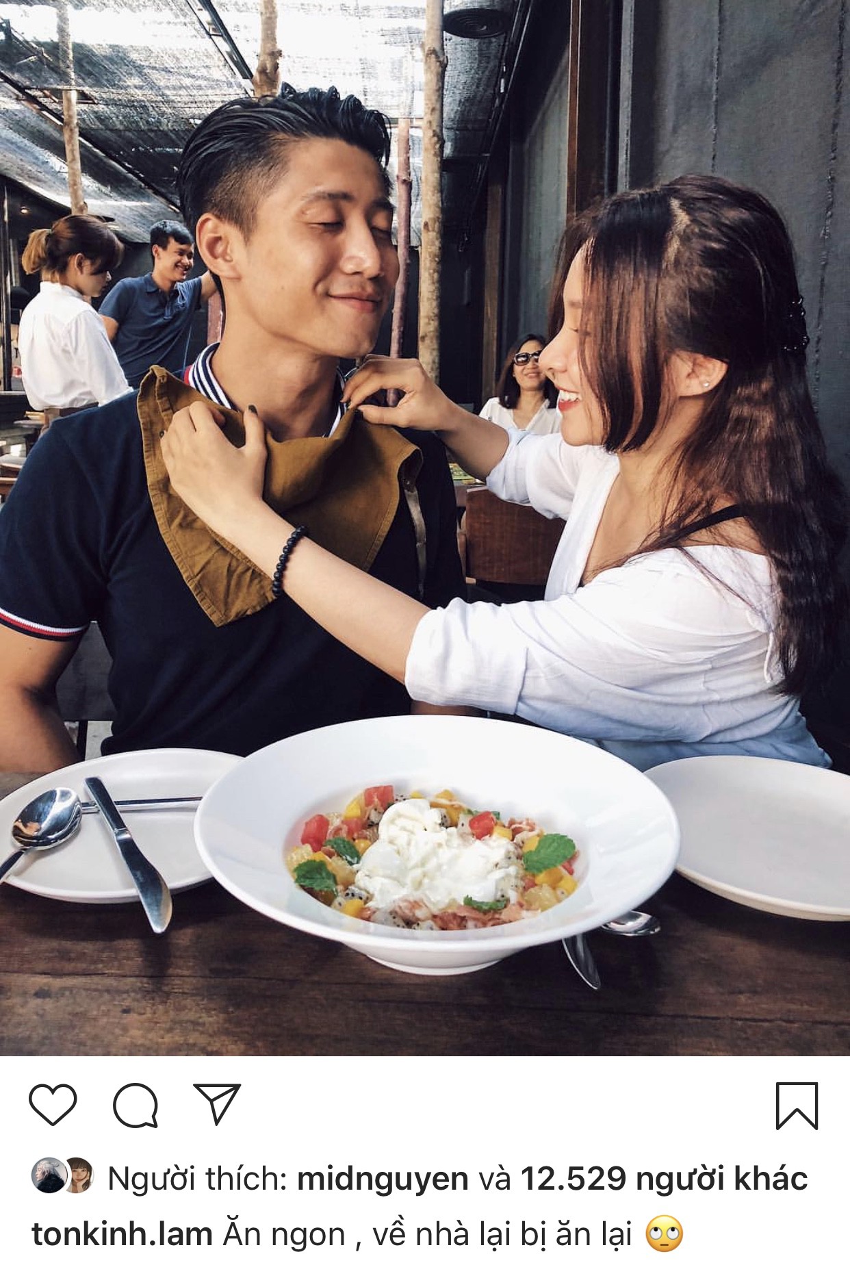 Mang tiếng có tình yêu đẹp như mơ, Tôn Kinh Lâm vẫn bị bắt gặp đòi gặm Thuý Vi và có những hành động khả nghi