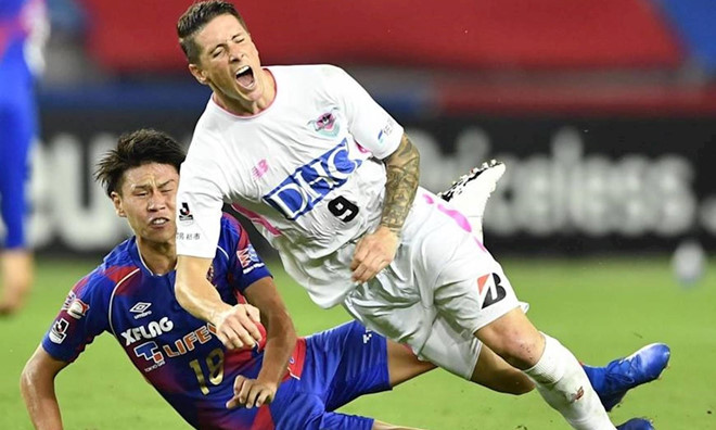 Torres bị tố lười nhác và mắc bệnh ngôi sao ở Nhật Bản