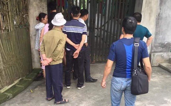 Rạng sáng phát hiện 2 vợ chồng tử vong bất thường tại nhà riêng