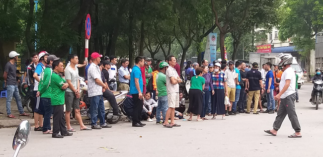 Hà Nội: Xe tải cán chết người phụ nữ nuôi con nhỏ, tài xế bỏ mặc, nhanh chóng trốn khỏi hiện trường