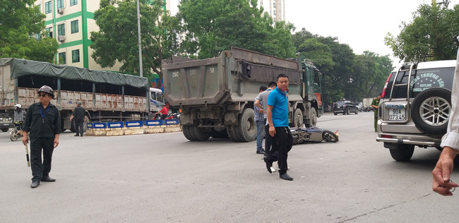 Hà Nội: Xe tải cán chết người phụ nữ nuôi con nhỏ, tài xế bỏ mặc, nhanh chóng trốn khỏi hiện trường