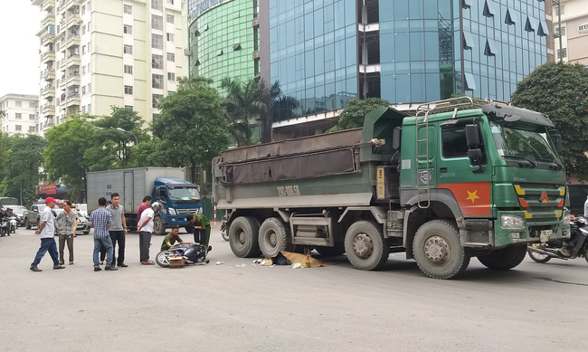 Hà Nội: Xe tải cán chết người phụ nữ nuôi con nhỏ, tài xế bỏ mặc, nhanh chóng trốn khỏi hiện trường
