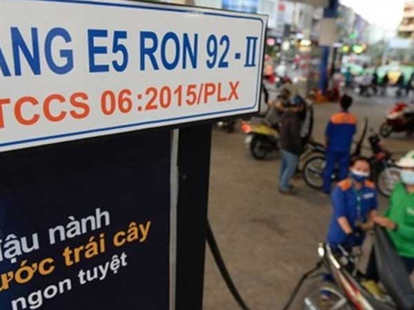 Xăng E5 không bốc bằng xăng thường: Băn khoăn của vị thứ trưởng