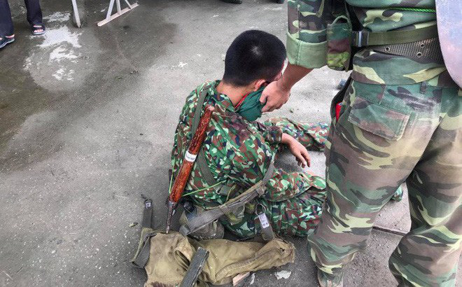 Nguyên nhân xe quân đội bị lật ngửa khiến hàng chục chiến sĩ bị thương