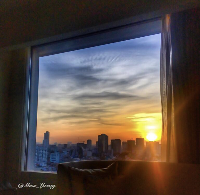 Vừa về Sài Gòn, Lâm Tây và Yến Xuân đã check-in ở chung khách sạn, cùng khoe body đốt mắt