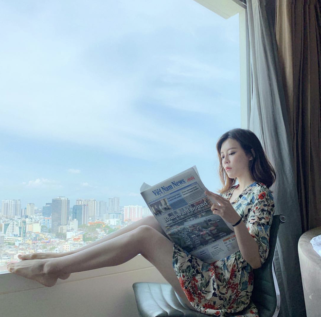 Vừa về Sài Gòn, Lâm Tây và Yến Xuân đã check-in ở chung khách sạn, cùng khoe body đốt mắt