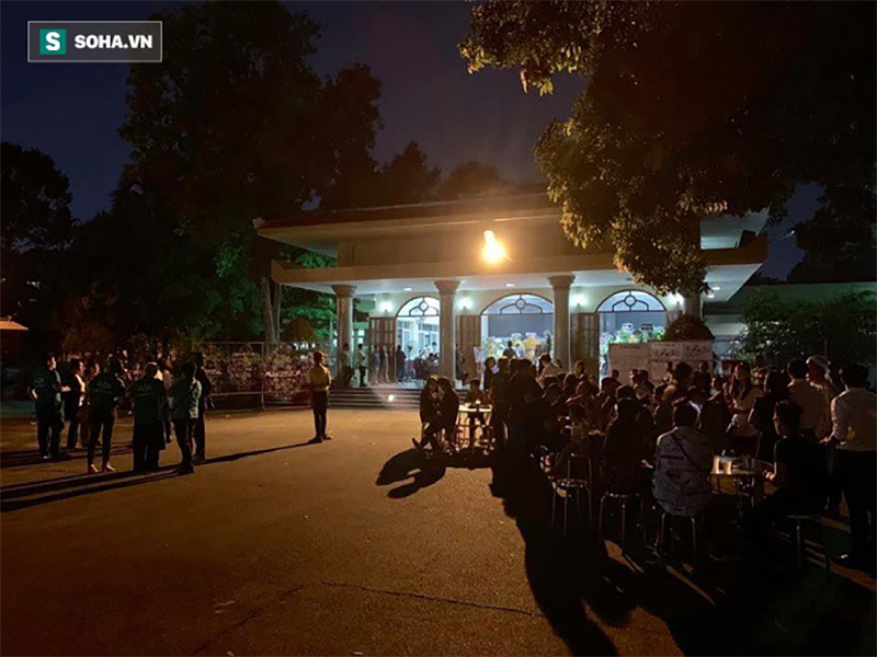 Vợ chồng mù quyết tìm đến gặp lần cuối và chuyện cô gái nghèo dốc cạn tiền tặng cố nghệ sĩ Lê Bình