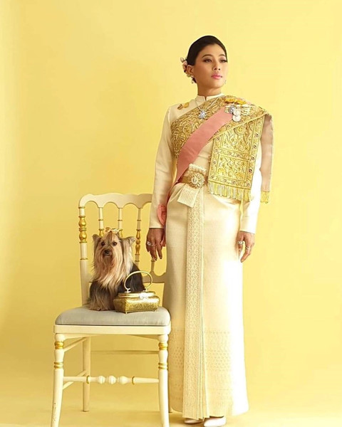 Lễ đăng cơ hé lộ mối quan hệ trong hoàng tộc Thái Lan