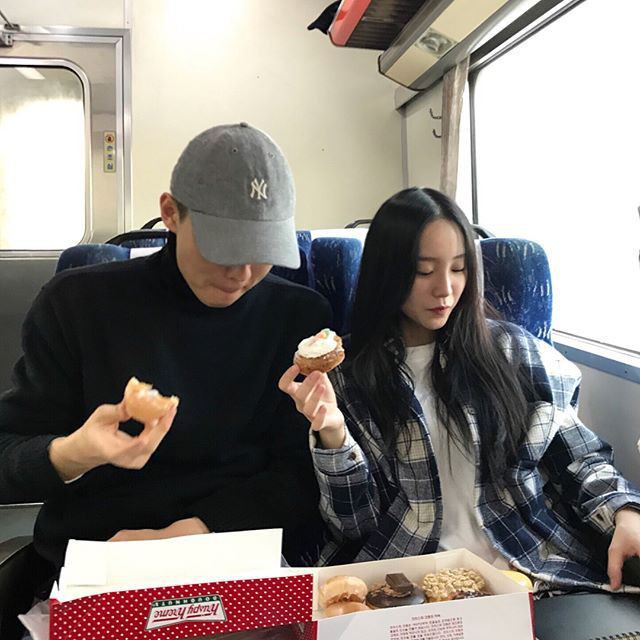 Bị bạn gái giận dỗi vì đi ăn cơm 25k cũng đòi cưa đôi, thanh niên đáp trả thẳng thắn: Chưa chắc mai này đã cưới!