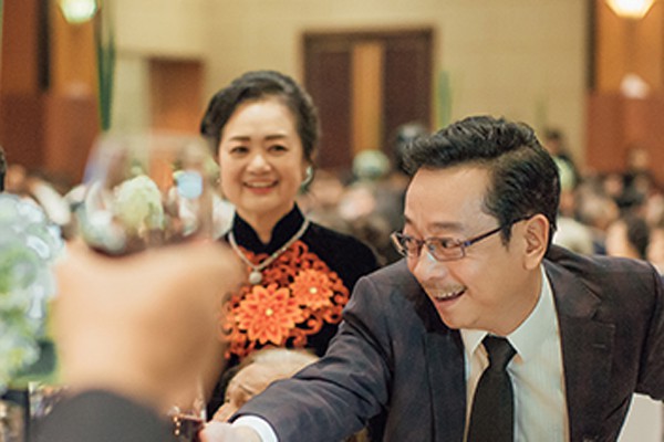Gia đình hạnh phúc vợ hiền con ngoan của NSND Hoàng Dũng - ông bố giàu có quyền lực trong Về nhà đi con