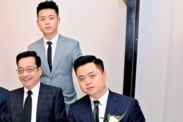 Gia đình hạnh phúc vợ hiền con ngoan của NSND Hoàng Dũng - ông bố giàu có quyền lực trong Về nhà đi con