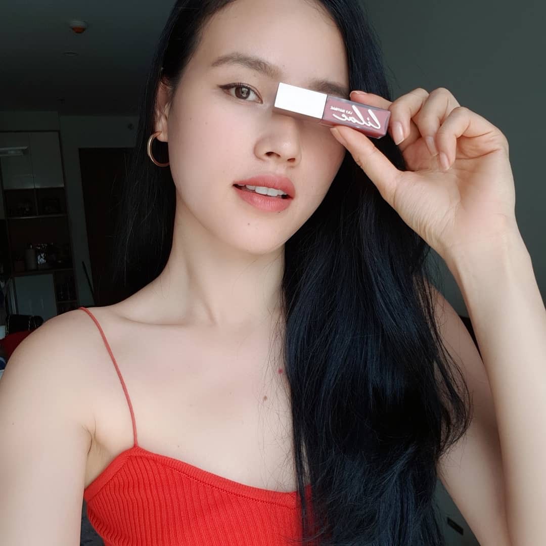 Dù có là tivi màn hình phẳng thì các nàng vẫn sexy tột cùng chỉ với vài ba cách diện đồ học từ các người đẹp Vbiz