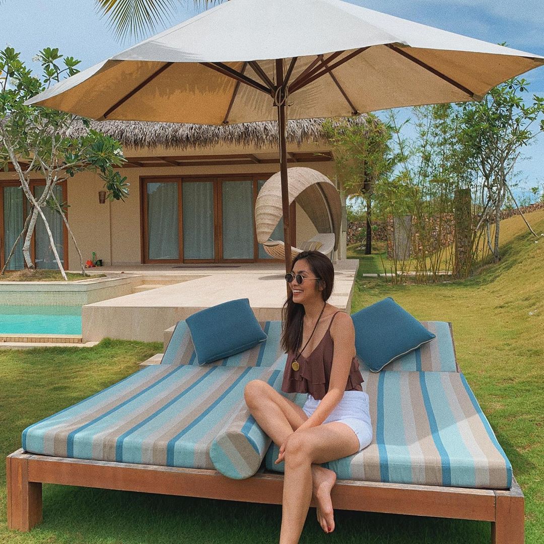 Dù có là tivi màn hình phẳng thì các nàng vẫn sexy tột cùng chỉ với vài ba cách diện đồ học từ các người đẹp Vbiz