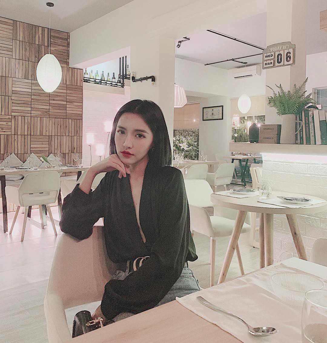 Dù có là tivi màn hình phẳng thì các nàng vẫn sexy tột cùng chỉ với vài ba cách diện đồ học từ các người đẹp Vbiz