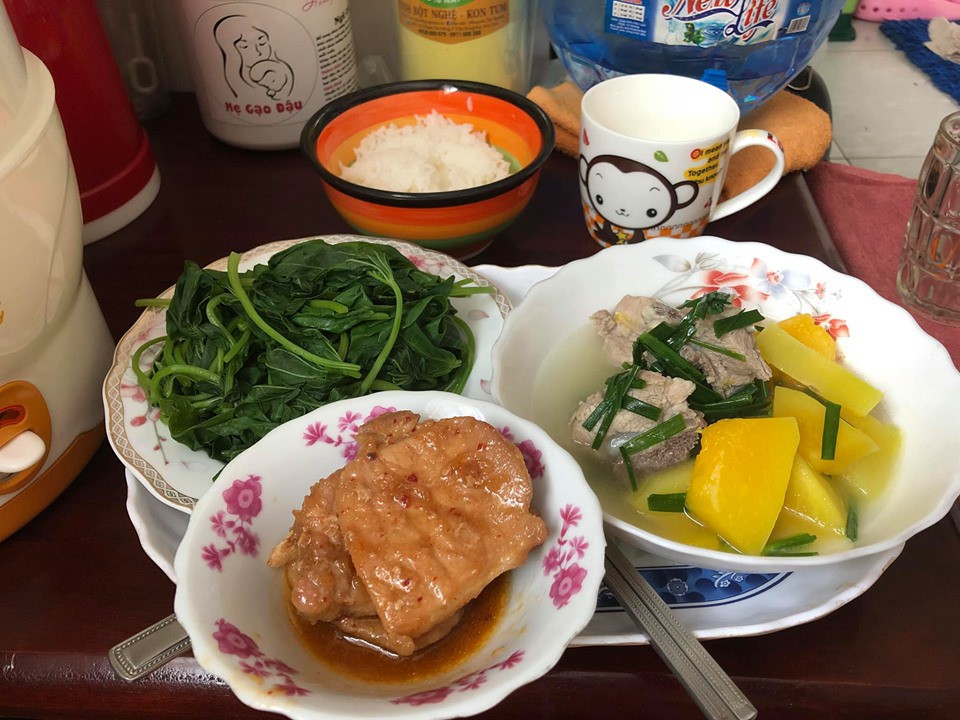 Mẹ trẻ than ngán cơm cữ tận cổ, chị em xem xong liền giở giọng khó chịu nhưng sự thật lại đơn giản thế này