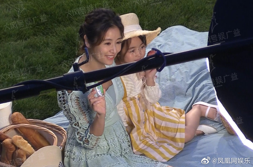 Lâm Tâm Như lộ bụng bầu lùm lùm ở tuổi 43, đáp ứng nguyện vọng sinh con thứ 2 cho Hoắc Kiến Hoa?