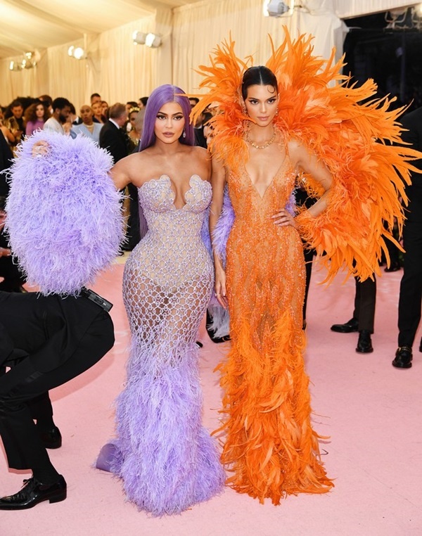 Dàn mỹ nhân diện trang phục hở ngực ở Met Gala 2019