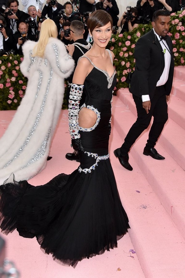 Dàn mỹ nhân diện trang phục hở ngực ở Met Gala 2019