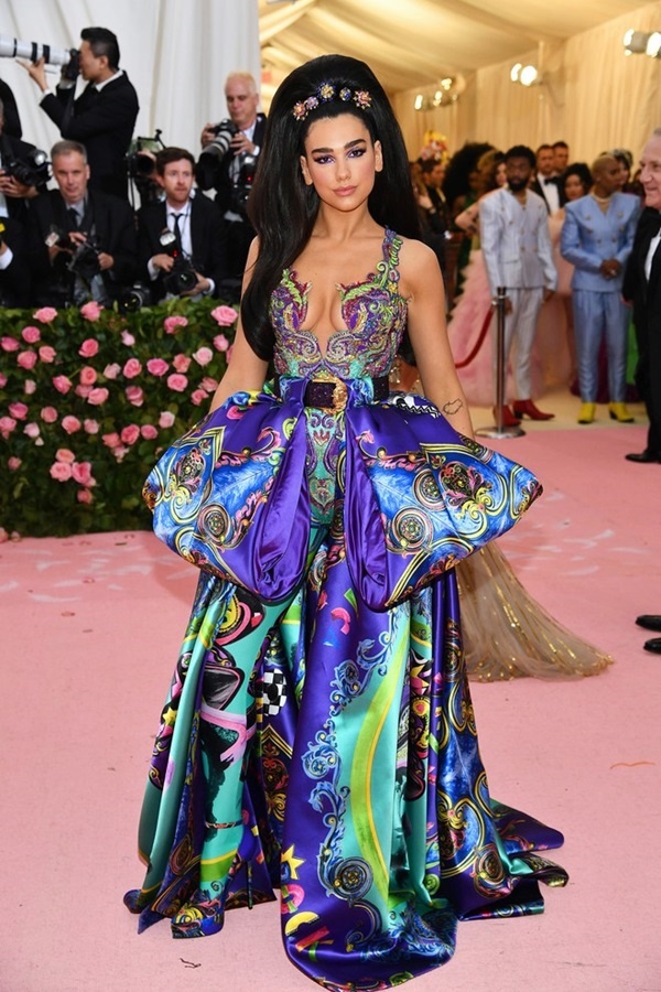 Dàn mỹ nhân diện trang phục hở ngực ở Met Gala 2019