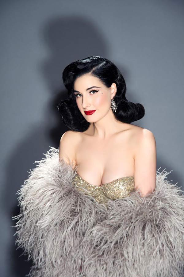 Vẻ đẹp nuột nà của vũ nữ thoát y quyến rũ nhất thế giới Dita Von Teese