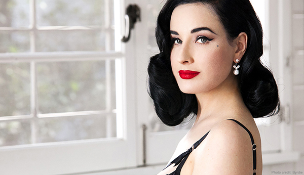 Vẻ đẹp nuột nà của vũ nữ thoát y quyến rũ nhất thế giới Dita Von Teese