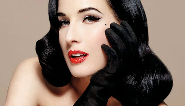 Vẻ đẹp nuột nà của vũ nữ thoát y quyến rũ nhất thế giới Dita Von Teese