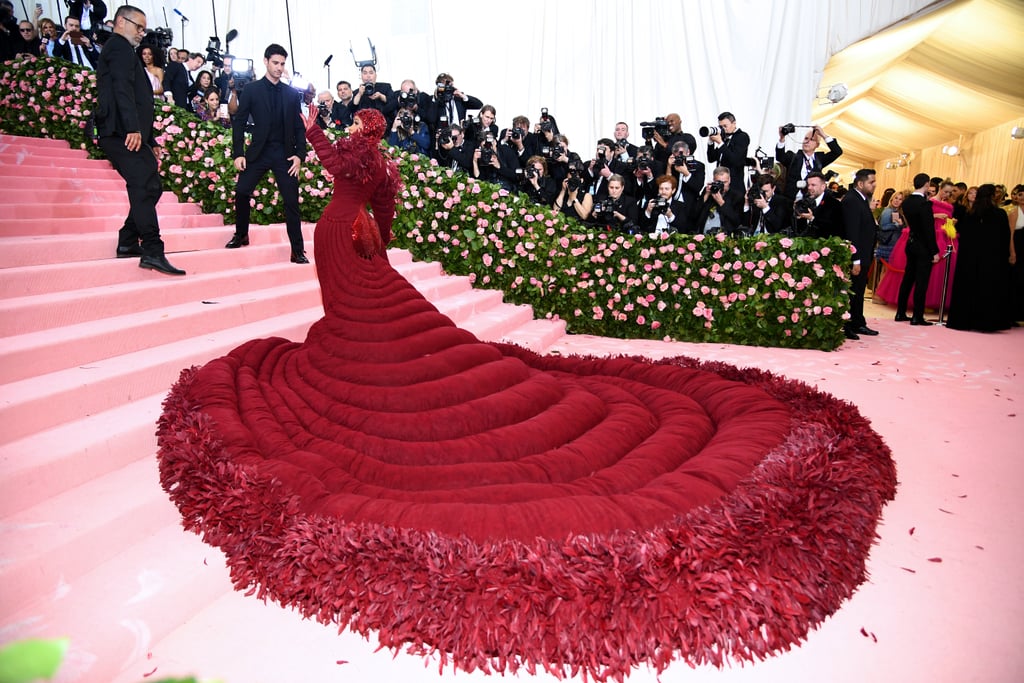 Váy trứng rán của Rihana năm nào bất ngờ tìm thấy người anh em tại Met Gala 2019