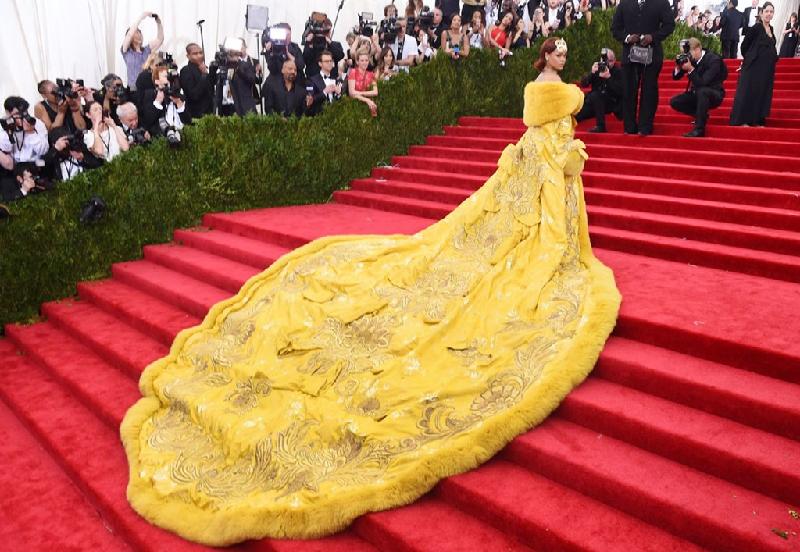 Váy trứng rán của Rihana năm nào bất ngờ tìm thấy người anh em tại Met Gala 2019