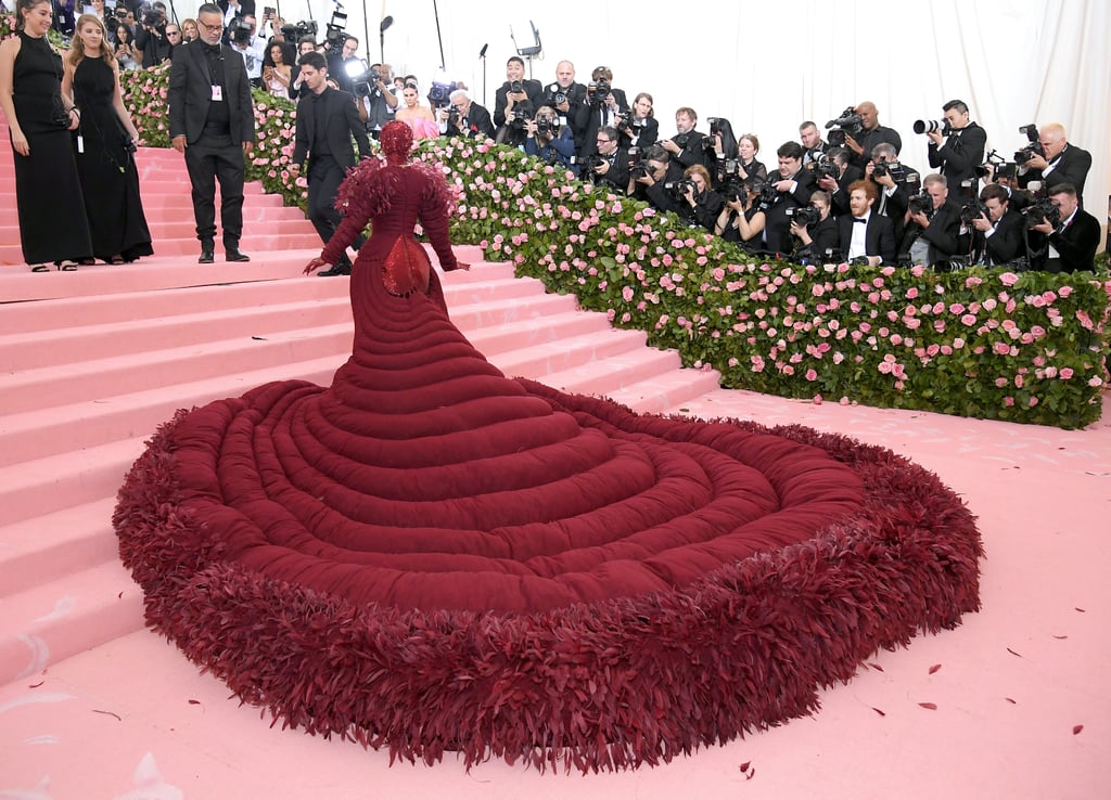 Váy trứng rán của Rihana năm nào bất ngờ tìm thấy người anh em tại Met Gala 2019