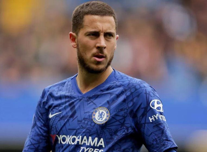 Hazard lắc đầu khi CĐV cầu xin ở lại Chelsea mùa tới