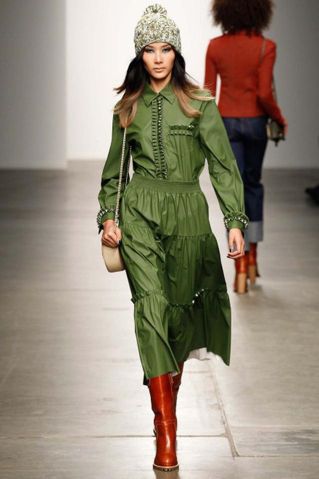 Hoàng Thùy: Gái quê da bọc xương 44kg lột xác gợi cảm thành đại diện nhan sắc Việt tại Miss Universe 2019