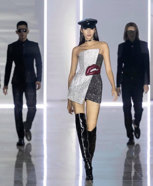 Hoàng Thùy: Gái quê da bọc xương 44kg lột xác gợi cảm thành đại diện nhan sắc Việt tại Miss Universe 2019 Hoàng Thùy: Gái quê da bọc xương 44kg lột xác gợi cảm thành đại diện nhan sắc Việt tại Miss Universe 2019