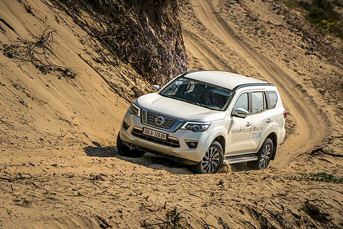 Nissan Terra - SUV cho khách Việt thực dụng