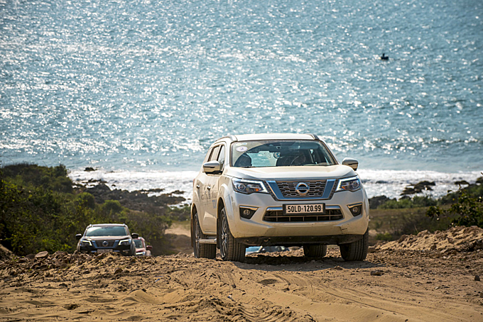 Nissan Terra - SUV cho khách Việt thực dụng