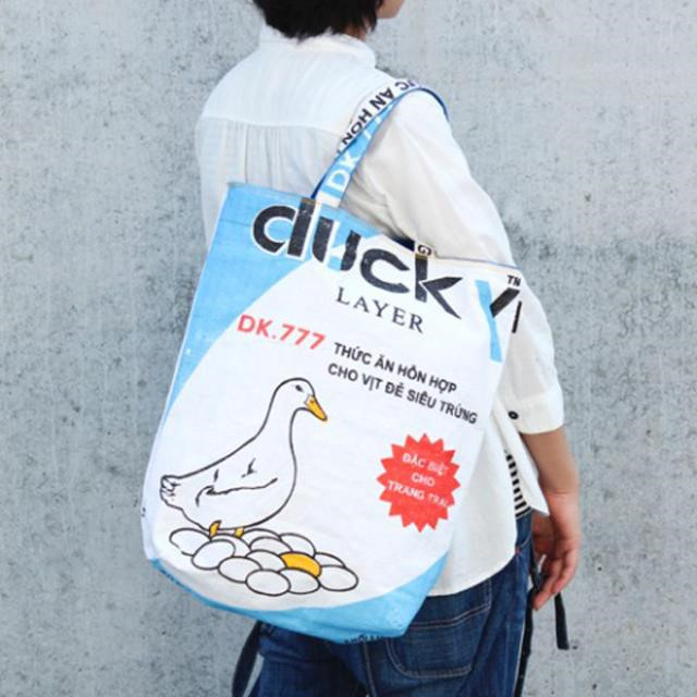 Túi xách ‘cám con cò’ được bán với giá 800.000 đồng ở Nhật