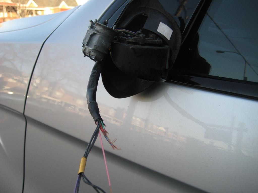 Mỹ cũng có tệ nạn vặt gương ôtô rồi bán lại như Việt Nam