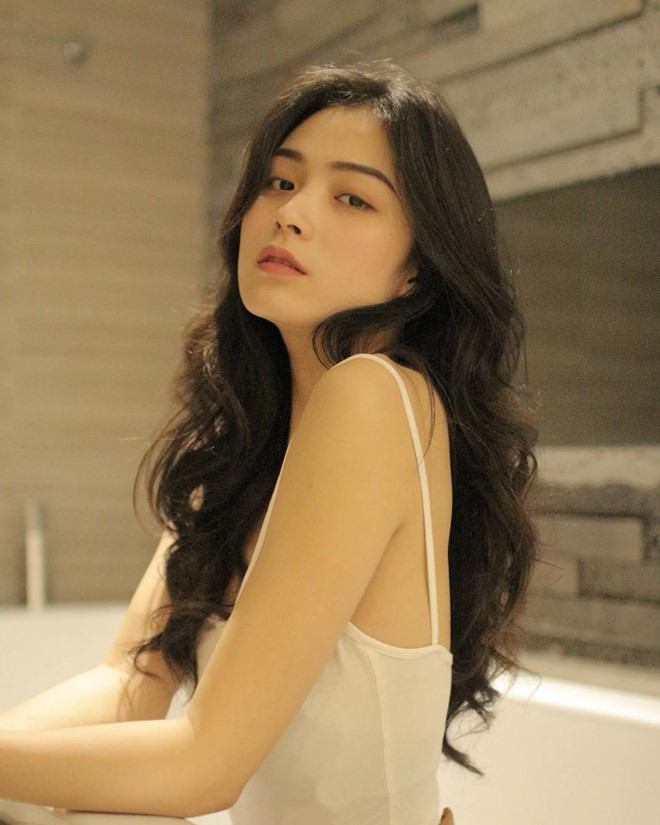 Hot girl Đà Nẵng có góc nghiêng và thần thái như mẫu chuyên nghiệp