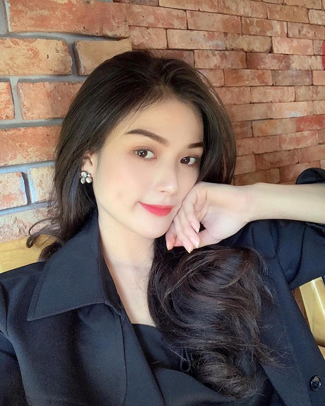 Hot girl Đà Nẵng có góc nghiêng và thần thái như mẫu chuyên nghiệp