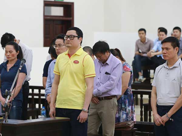 Cựu chủ tịch thao túng chứng khoán lĩnh án chung thân