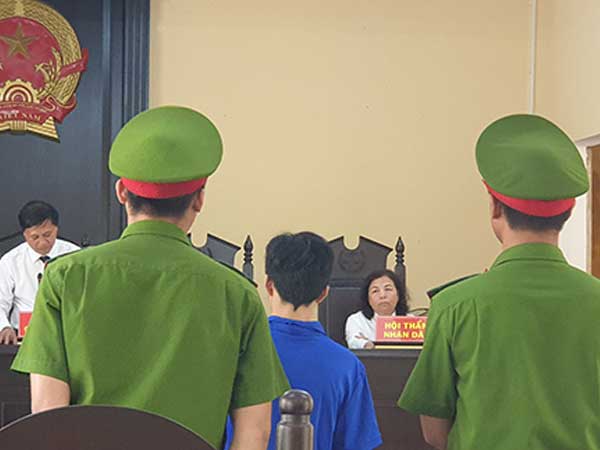 20 năm tù cho người độc thân nhiều lần dâm ô bé gái