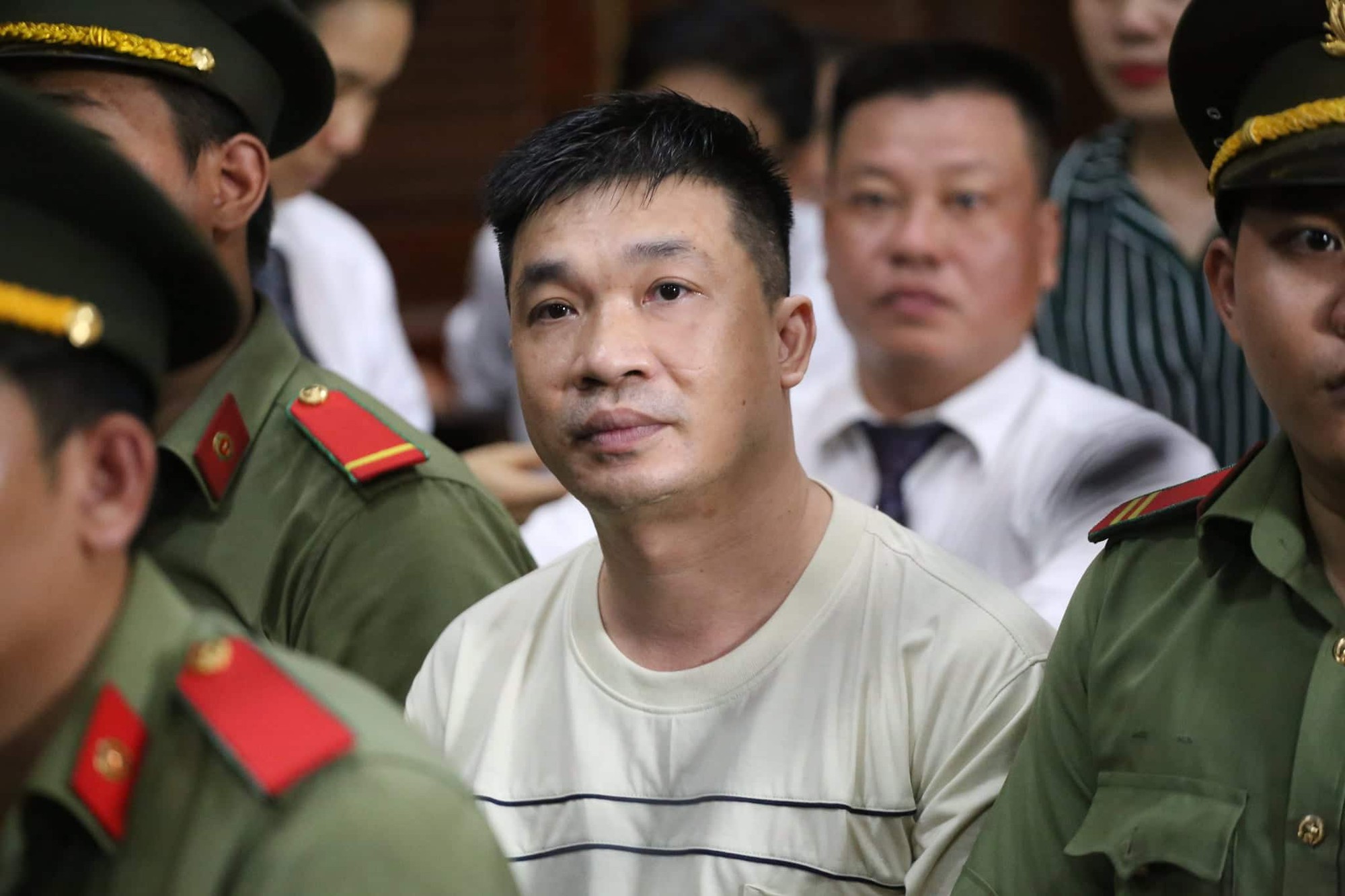 Hot girl Ngọc Miu khai biết ông trùm Văn Kính Dương có gia đình nhưng vẫn sống cùng nhau và có con chung 3 tuổi