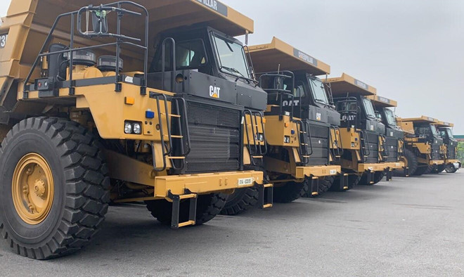 Đoàn xe siêu trọng 70 tấn giả giấy phép nối đuôi nhau trên quốc lộ