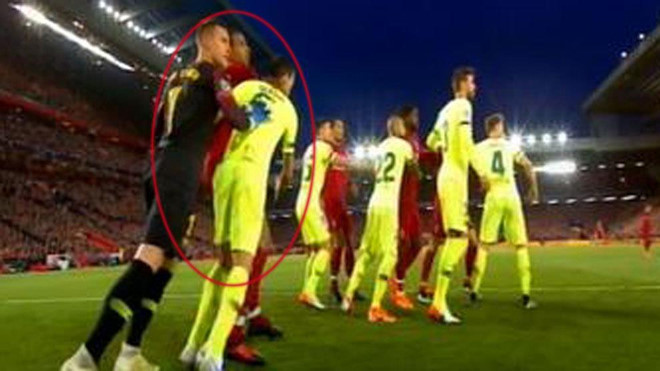 Tìm ra cái tên có lỗi lớn nhất khi Barca ôm hận từ quả phạt góc láu cá