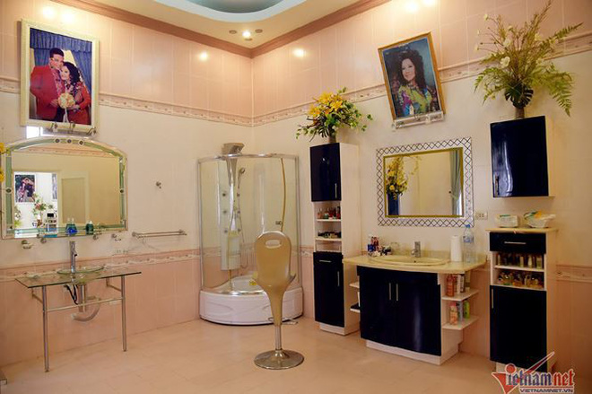 Choáng với nhà vợ chồng trùm Thúy Nga Paris: Hơn 10.000m2, bồn tắm lộ thiên, ảnh treo từ nhà ra vườn